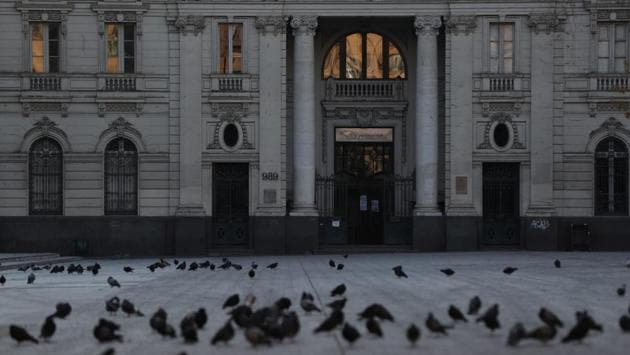 Pigeons are seen in front of the headquarters of Chilean post office at downtown Santiago. According to COVID-19 tracker Worldometer, Chile has reported 46,059 cases and 478 deaths. (Ivan Alvarado / REUTERS)