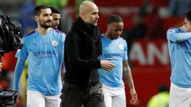 Manchester City manager Pep Guardiola and the Manchester City players look dejected after the match.(REUTERS)