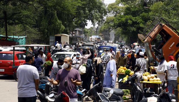 Most of the infected are also those who provide essential services to Pune city like sanitation workers, police personnel, vegetable vendors and auto drivers, according to Zilla Parishad offciails. (In picture) A busy vegetable market in Kondhwa on Monday. (Rahul Raut/HT Photo) Most of the infected are also those who provide essential services to Pune city like sanitation workers, police personnel, vegetable vendors and auto drivers, according to Zilla Parishad offciails. (In picture) A busy vegetable market in Kondhwa on Monday. (Rahul Raut/HT Photo)