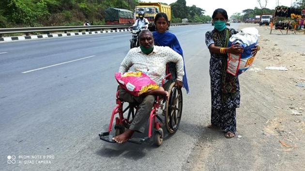 Dilshad Khan moved to Mumbai in 2000. He worked in a factory as a labourer, but he lost his right leg in an accident. He was then thrown out of the job. (HTPhoto) Dilshad Khan moved to Mumbai in 2000. He worked in a factory as a labourer, but he lost his right leg in an accident. He was then thrown out of the job. (HTPhoto)
