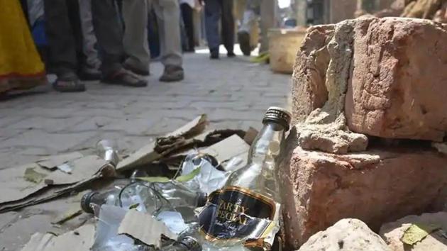 With 90% of all liquor vends across Delhi closed since March 25, bootleggers have been coming up with innovative ways to smuggle the spirits into the capital city.(Photo: Sakib Ali /Hindustan Times)