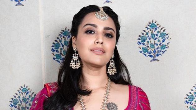 Swara Bhasker’s mother suffered a fall and fractured her arm. Swara Bhasker’s mother suffered a fall and fractured her arm.