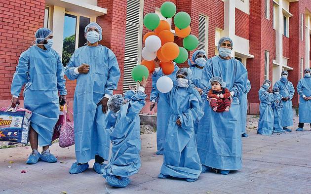 Children among those discharged from the PGIMER after completing over two-week quarantine on Wednesday. With 139 people winning the battle against Covid-19 so far, recovery rate in Chandigarh has touched 68%. The number of confirmed cases stands at 205. (RAVI KUMAR/HT) Children among those discharged from the PGIMER after completing over two-week quarantine on Wednesday. With 139 people winning the battle against Covid-19 so far, recovery rate in Chandigarh has touched 68%. The number of confirmed cases stands at 205. (RAVI KUMAR/HT)