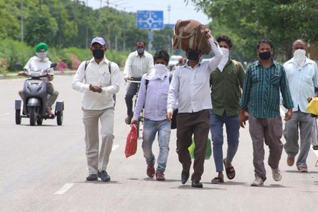 Many of the migrant workers who had returned to their homes in Uttarakhand during the pandemic have returned to their places of work. (HT FILE PHOTO)
