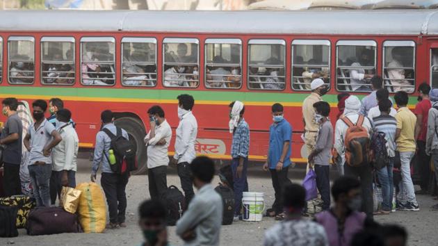 Migrant workers and their families waiting for the bus at Nancy bus depot,Borivali to go to the Lokmanya tilak terminus as a special train organised by Maharashtra government in Mumbai, India, on Thursday, May 14, 2020.(Satyabrata Tripathy/HT Photo)