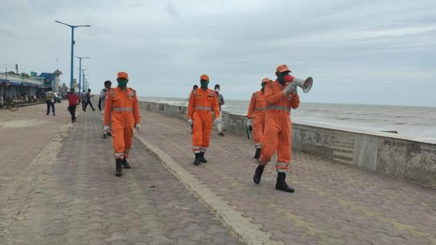 Announcements being made at Digha in East Midnapore to alert people ahead of Cyclone Amphan on May 19. Amphan has been billed as the most intense cyclone in the Bay of Bengal since a 1999 storm devastated Odisha, killing around 9,000 people. (HT Photo) Announcements being made at Digha in East Midnapore to alert people ahead of Cyclone Amphan on May 19. Amphan has been billed as the most intense cyclone in the Bay of Bengal since a 1999 storm devastated Odisha, killing around 9,000 people. (HT Photo)