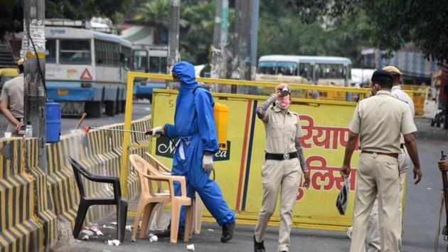 The constables were posted at Bajghera and Sector 17/18 police stations respectively and were on Covid-19 duty in the city.(Yogesh Kumar/HT file photo. Representative image)