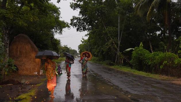 Women walk out with umbrellas as they are evacuated to a cyclone shelter ahead of Cyclone Amphan’s landfall in Baliapal, Balasore district on May 19. NDRF has 15 teams in Odisha, 19 in West Bengal and two in reserve for rescue and relief efforts. (Arabinda Mahapatra / HT Photo) Women walk out with umbrellas as they are evacuated to a cyclone shelter ahead of Cyclone Amphan’s landfall in Baliapal, Balasore district on May 19. NDRF has 15 teams in Odisha, 19 in West Bengal and two in reserve for rescue and relief efforts. (Arabinda Mahapatra / HT Photo)