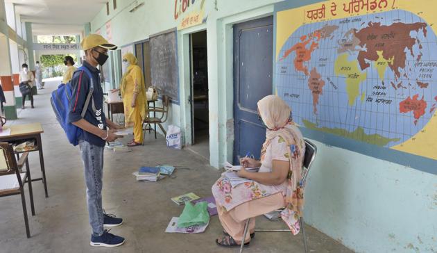 Teachers distributing textbooks for the new academic session at Government Model Senior Secondary School, Haibowal Khurd, in Ludhiana on Wednesday. (Gurpreet Singh/Hindustan Times) Teachers distributing textbooks for the new academic session at Government Model Senior Secondary School, Haibowal Khurd, in Ludhiana on Wednesday. (Gurpreet Singh/Hindustan Times)