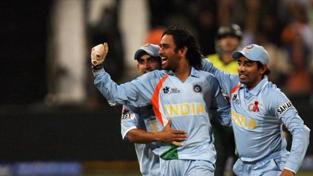 File image of MS Dhoni and Robin Uthappa celebrating.(ICC/Twitter)
