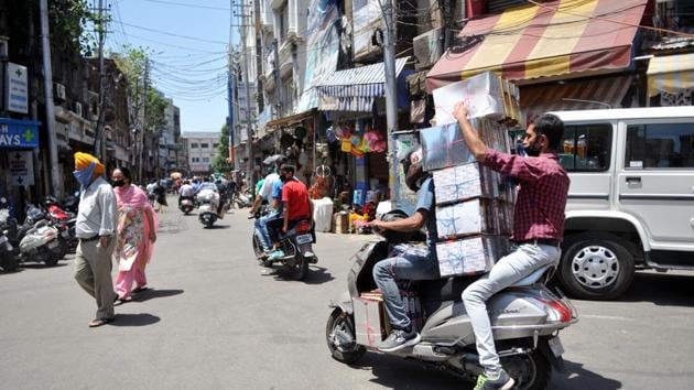 While Delhi, Uttar Pradesh and Haryana governments have allowed inter-state travel, the administrations in Noida and Gurugram have prohibited it.(Nitin Kanotra/HT Photo)