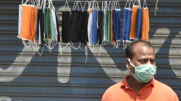 A man selling colourful cotton mask at Dahisar during nation wide lockdown due to Corona virus spread in Mumbai, India, on Friday, May 15, 2020.(Hindustan Times photo)