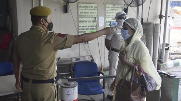 In the last 24 hours, at least 442 coronavirus positive patients have recovered and been discharged from Delhi hospitals.(SONU MEHTA/HT PHOTO.)