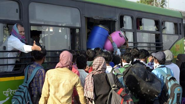 Migrants rush to board a DTC bus near the Ghazipur Delhi-UP border, in New Delhi, India on Wednesday, May 20, 2020. (Photo by Sushil Kumar/Hindustan Times) Migrants rush to board a DTC bus near the Ghazipur Delhi-UP border, in New Delhi, India on Wednesday, May 20, 2020. (Photo by Sushil Kumar/Hindustan Times)