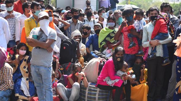 Migrant workers and families with messages of reservation were waiting to be allowed to board trains to Darbhanga, Patna, Bhagalpur, Muzaffarpur and Saharsa. The messages were received between 12.55am and 2am. (Raj K Raj / HT Photo)