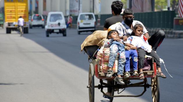 A migrant family with children travelling to their home in another state, seen in Mohan Nagar, Ghaziabad, India on Wednesday May 20, 2020. (Photo: Sakib Ali /Hindustan Times) A migrant family with children travelling to their home in another state, seen in Mohan Nagar, Ghaziabad, India on Wednesday May 20, 2020. (Photo: Sakib Ali /Hindustan Times)