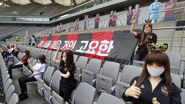 Mannequins are placed in spectator seats to cheer South Korea's football club FC Seoul. (via REUTERS) Mannequins are placed in spectator seats to cheer South Korea's football club FC Seoul. (via REUTERS)