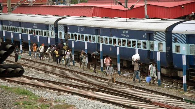 Migrants who arrived from Gujarat on a Shramik Special seen walking on railway tracks while exiting Danapur Station in Patna, Bihar.(Santosh Kumar /Hindustan Times)