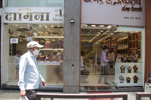 On Wednesday, Maharashtra reported 2,250 new Covid-19 positive cases. (HT photo/Ravindra Joshi) On Wednesday, Maharashtra reported 2,250 new Covid-19 positive cases. (HT photo/Ravindra Joshi)