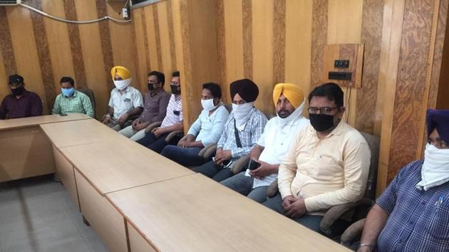 Primary teachers awaiting the distribution of coronavirus-related works at Zone A office of the municipal corporation in Ludhiana on Friday. (HT Photo) Primary teachers awaiting the distribution of coronavirus-related works at Zone A office of the municipal corporation in Ludhiana on Friday. (HT Photo)