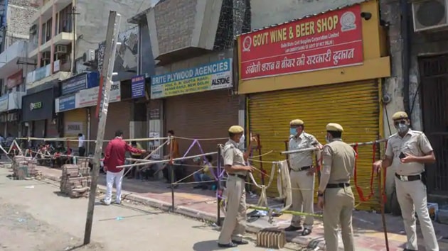 Concerned over the rise in positive Covid-19 cases in the force, the Delhi Police has issued a standard operating procedure (SOP) for daily health monitoring of personnel to ensure timely prevention and protection from the virus. (HT File) Concerned over the rise in positive Covid-19 cases in the force, the Delhi Police has issued a standard operating procedure (SOP) for daily health monitoring of personnel to ensure timely prevention and protection from the virus. (HT File)