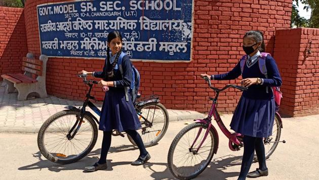 Most of the students who failed to turn up are children of migrant labourers from Himachal Pradesh, Uttar Pradesh, Bihar and Uttarakhand, say the teachers responsible for distribution of books.