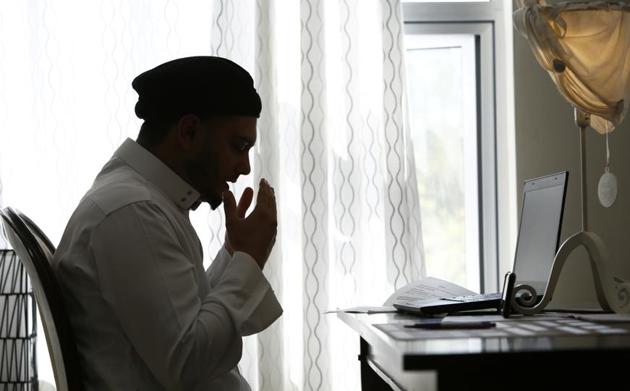 The event, organized by educationists and academicians in the city, began with everyone breaking the fast together and praying for safety during the pandemic and the Amphan cyclone that has hit parts of India. (Representative image/REUTERS)