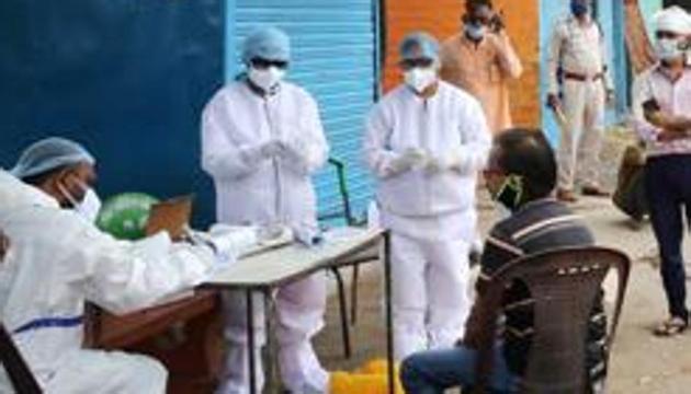 A team of doctors wearing protective suits examine the residents of Vallabh Nagar locailty in wake of the coronavirus pandemic, during the nationwide lockdown, in Bhopal, Friday, May 1, 2020/ representative.(PTI) A team of doctors wearing protective suits examine the residents of Vallabh Nagar locailty in wake of the coronavirus pandemic, during the nationwide lockdown, in Bhopal, Friday, May 1, 2020/ representative.(PTI)