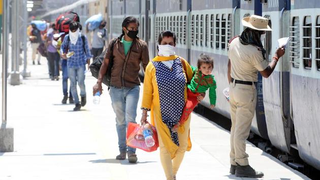 Migrants arrive at board a Shramik Special train to Uttar Pradesh from the railway station, in Patiala, Punjab, India on Thursday May 21, 2020. (Photo: Bharat Bhushan/Hindustan Times) Migrants arrive at board a Shramik Special train to Uttar Pradesh from the railway station, in Patiala, Punjab, India on Thursday May 21, 2020. (Photo: Bharat Bhushan/Hindustan Times)