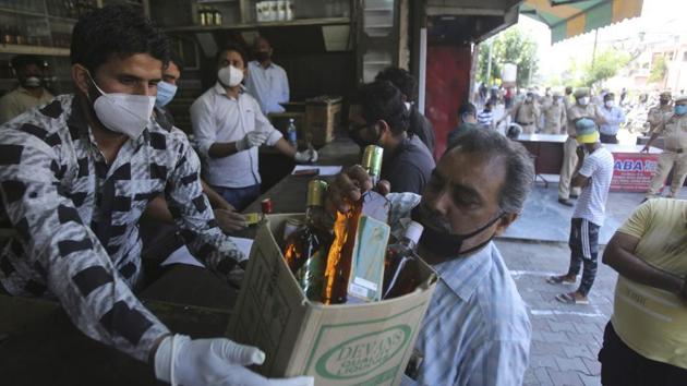 So far, 66 migrants returning to the state mostly from Mumbai, Delhi and Gurugram have tested positive.(AP)