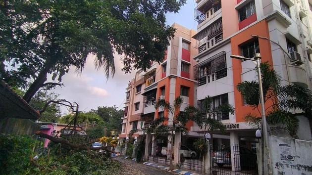 Residents of apartments in east Kolkata’s Hussainpur – Madurdaha had the feeling that their apartment buildings were almost swaying during the onslaught of Cyclone Amphan.(HT PHOTO.)