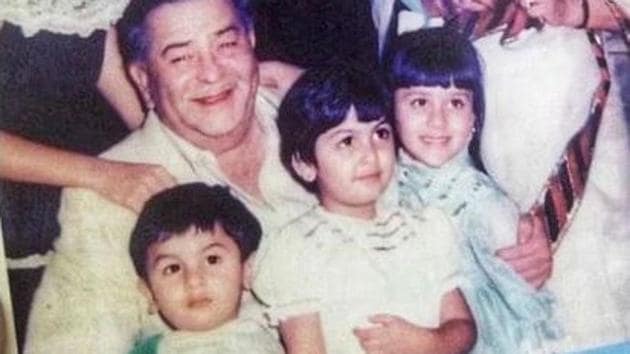 Late actor Raj Kapoor with his grandkids--Ranbir Kapoor (extreme left), Riddhia Kapoor Sahni (centre) and Kareena Kapoor (right).