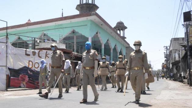 Those offering ‘namaz’ at mosques were Imam and ‘khadim’ at these mosques and even the ‘ulema’ remained in houses for offering namaz. (HT Photo) Those offering ‘namaz’ at mosques were Imam and ‘khadim’ at these mosques and even the ‘ulema’ remained in houses for offering namaz. (HT Photo)