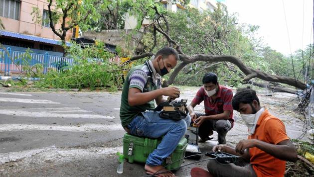 Cable TV engineers work to restore the services that were destroyed due to Super Cyclone Amphan, in Kolkata, Friday, May 22, 2020.(PTI photo)