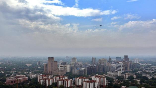Indian Air Force fighter aircraft performing aerial salute as part of the Armed Forces' gestures to show gratitude to frontline workers engaged in fighting the coronavirus pandemic, in New Delhi. (Ajay Aggarwal /HT PHOTO) Indian Air Force fighter aircraft performing aerial salute as part of the Armed Forces' gestures to show gratitude to frontline workers engaged in fighting the coronavirus pandemic, in New Delhi. (Ajay Aggarwal /HT PHOTO)