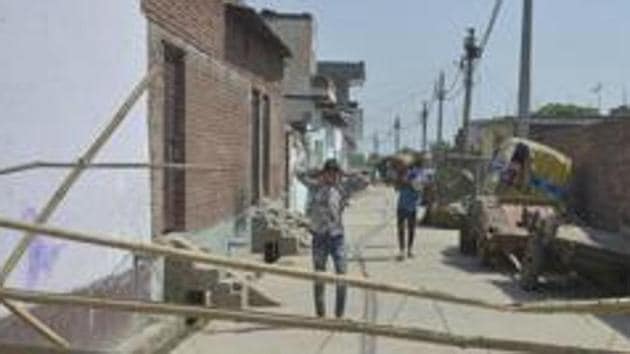 The health department said in a notification on Friday evening that 44 containment zones have been notified as by the state government.(Sakib Ali/HT photo) The health department said in a notification on Friday evening that 44 containment zones have been notified as by the state government.(Sakib Ali/HT photo)