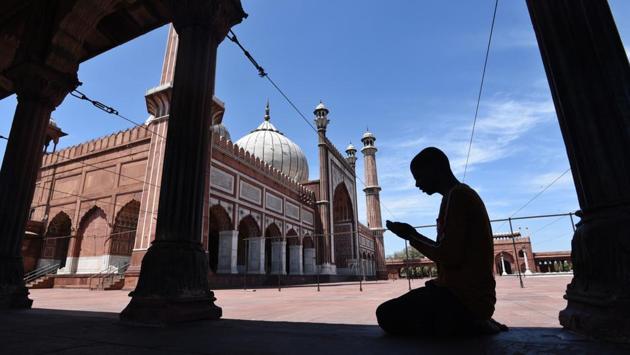 People are avoiding congregating in large numbers, and instead, are urging everyone to offer Eid prayers from home. (PHOTO: Ajay Aggarwal/HT) People are avoiding congregating in large numbers, and instead, are urging everyone to offer Eid prayers from home. (PHOTO: Ajay Aggarwal/HT)