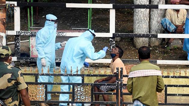 Assam, May 16 (ANI): Medics collect swab samples of migrant workers for the COVID-19 test after a worker working in a potato godown at the fancy bazaar tested positive for coronavirus during the ongoing COVID-19 nationwide lockdown, in Guwahati on Saturday. (ANI Photo)(ANI)