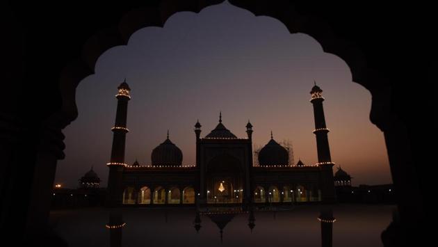 A view of an illuminated Jama Masjid in Delhi on the eve of Eid. (Raj K Raj/HT) A view of an illuminated Jama Masjid in Delhi on the eve of Eid. (Raj K Raj/HT)