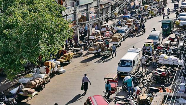 A wholesale market in Khari Baoli Road.(Vipin Kumar/HT PHOTO)