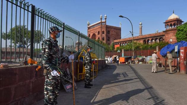 Deserted views in and around of Jama Masjid area on the occasion of Eid al-Fitr as no one is allowed inside the masjid during National Lockdown in New Delhi. (Sanchit khanna/Ht) Deserted views in and around of Jama Masjid area on the occasion of Eid al-Fitr as no one is allowed inside the masjid during National Lockdown in New Delhi. (Sanchit khanna/Ht)