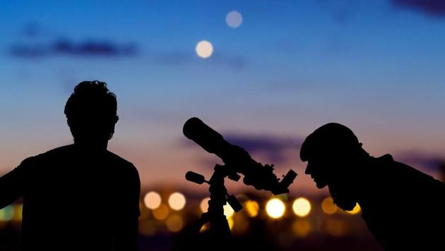 Stargazing is gaining popularity as a hobby, amid lockdown.(Photo: iStock)