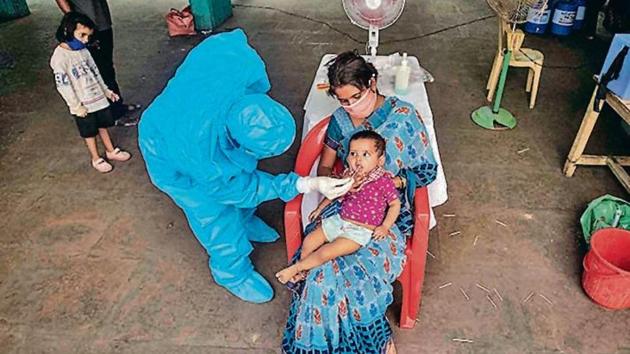 In the first of the four weeks, India added 14,540 cases and saw 516 deaths for an average of 2,077 cases a day and 74 deaths. In the second, it added 24,558 cases and saw 747 deaths. The per-day averages were 3,508 and 107. (PRATHAM GOKHALE/HT PHOTO) In the first of the four weeks, India added 14,540 cases and saw 516 deaths for an average of 2,077 cases a day and 74 deaths. In the second, it added 24,558 cases and saw 747 deaths. The per-day averages were 3,508 and 107. (PRATHAM GOKHALE/HT PHOTO)