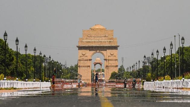 A mirage seen along Rajpath, as the temperature soared in New Delhi on May 24. The red category alert was issued for severe heatwave conditions on May 25 and 26. (Amal KS / HT Photo) A mirage seen along Rajpath, as the temperature soared in New Delhi on May 24. The red category alert was issued for severe heatwave conditions on May 25 and 26. (Amal KS / HT Photo)