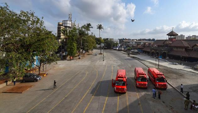 A view of the roads outside Bandra Station on Eid-al-Fitr, where people from Muslim community had been gathering in large numbers to offer prayers on this occasion every year, amid ongoing COVID-19 lockdown in Mumbai, Monday, May 25, 2020. (PTI) A view of the roads outside Bandra Station on Eid-al-Fitr, where people from Muslim community had been gathering in large numbers to offer prayers on this occasion every year, amid ongoing COVID-19 lockdown in Mumbai, Monday, May 25, 2020. (PTI)