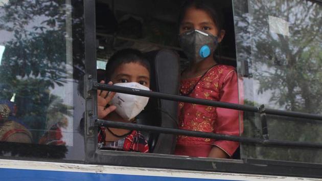 Migrants on board buses bound for Uttarakhand, during lockdown. (Yogendra Kumar/HT PHOTO) Migrants on board buses bound for Uttarakhand, during lockdown. (Yogendra Kumar/HT PHOTO)