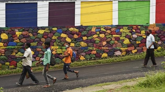 Indian laborers wearing masks arrive for work in the morning in Kochi, Kerala state, India. (AP) Indian laborers wearing masks arrive for work in the morning in Kochi, Kerala state, India. (AP)
