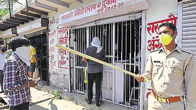 Even as excise officials said that older stock of liquor will be sold at the printed rate, a number of customer complained of over-pricing. (Virendra Singh Gosain/HT file photo) Even as excise officials said that older stock of liquor will be sold at the printed rate, a number of customer complained of over-pricing. (Virendra Singh Gosain/HT file photo)