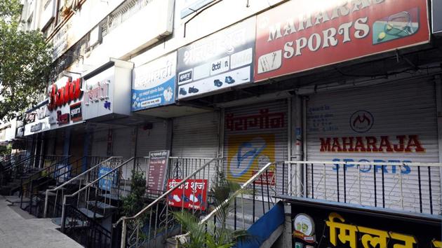 Despite relaxation of lockdown restrictions that allows non-essential shops to operate till 7pm, most shops at this Satara road market shutdown before the 7pm deadline. (Rahul Raut/Hindustan Times) Despite relaxation of lockdown restrictions that allows non-essential shops to operate till 7pm, most shops at this Satara road market shutdown before the 7pm deadline. (Rahul Raut/Hindustan Times)