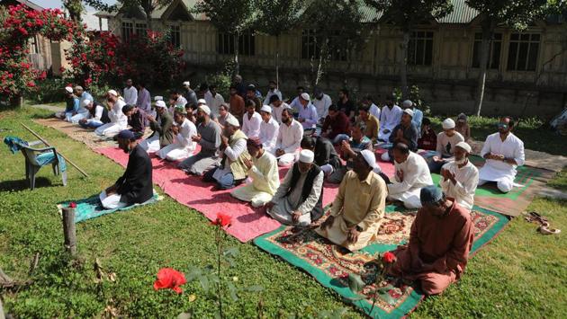 A small congregation of neighbours pray in a lawn adjacent to a houseboat moored in the Dal Lake in Srinagar on May 24. Kashmir valley, Kerala and parts of Karnataka celebrated the festival yesterday but the scale remained the same regardless. (Waseem Andrabi / HT Photo) A small congregation of neighbours pray in a lawn adjacent to a houseboat moored in the Dal Lake in Srinagar on May 24. Kashmir valley, Kerala and parts of Karnataka celebrated the festival yesterday but the scale remained the same regardless. (Waseem Andrabi / HT Photo)